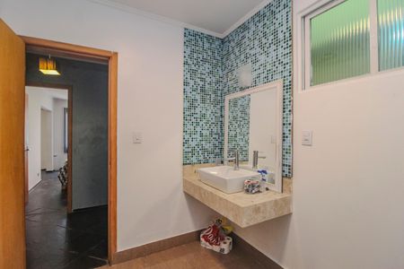 Casa à venda com 350m², 3 quartos e 2 vagas Casa à venda com 350m², 3 quartos e 2 vagasBanheiro