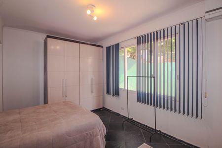 Casa à venda com 350m², 3 quartos e 2 vagas Casa à venda com 350m², 3 quartos e 2 vagasQuarto