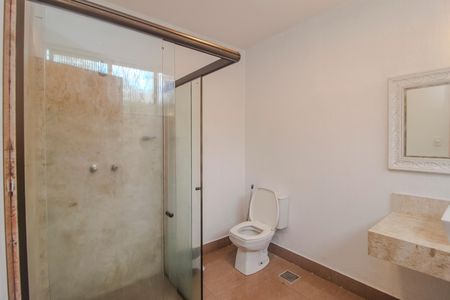 Casa à venda com 350m², 3 quartos e 2 vagas Casa à venda com 350m², 3 quartos e 2 vagasBanheiro da Suíte