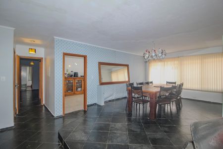 Casa à venda com 350m², 3 quartos e 2 vagas Casa à venda com 350m², 3 quartos e 2 vagasSala
