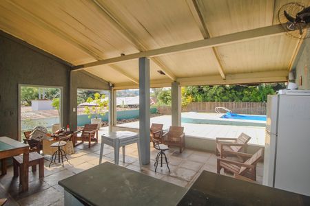 Casa à venda com 350m², 3 quartos e 2 vagas Casa à venda com 350m², 3 quartos e 2 vagasPiscina/Quintal/Churrasqueira