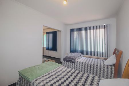 Casa à venda com 350m², 3 quartos e 2 vagas Casa à venda com 350m², 3 quartos e 2 vagasQuarto