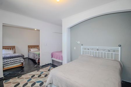 Casa à venda com 350m², 3 quartos e 2 vagas Casa à venda com 350m², 3 quartos e 2 vagasQuarto