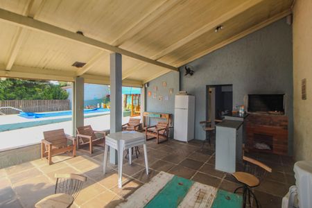 Casa à venda com 350m², 3 quartos e 2 vagas Casa à venda com 350m², 3 quartos e 2 vagasPiscina/Quintal/Churrasqueira