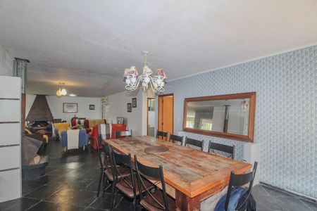Casa à venda com 350m², 3 quartos e 2 vagas Casa à venda com 350m², 3 quartos e 2 vagasSala