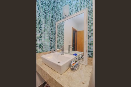 Casa à venda com 350m², 3 quartos e 2 vagas Casa à venda com 350m², 3 quartos e 2 vagasBanheiro