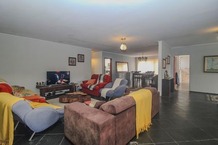 Casa à venda com 350m², 3 quartos e 2 vagas Casa à venda com 350m², 3 quartos e 2 vagasSala