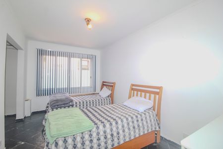 Casa à venda com 350m², 3 quartos e 2 vagas Casa à venda com 350m², 3 quartos e 2 vagasQuarto