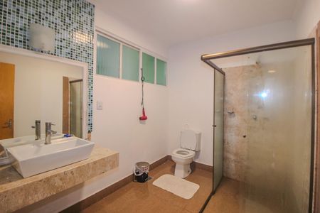 Casa à venda com 350m², 3 quartos e 2 vagas Casa à venda com 350m², 3 quartos e 2 vagasBanheiro