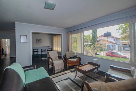 Casa à venda com 350m², 3 quartos e 2 vagas Casa à venda com 350m², 3 quartos e 2 vagasSala