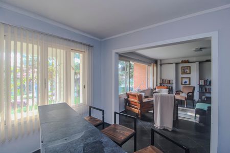 Casa à venda com 350m², 3 quartos e 2 vagas Casa à venda com 350m², 3 quartos e 2 vagasSala