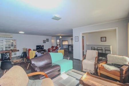 Casa à venda com 350m², 3 quartos e 2 vagas Casa à venda com 350m², 3 quartos e 2 vagasSala