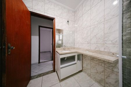 Casa para alugar com 71m², 2 quartos e 2 vagas Casa para alugar com 71m², 2 quartos e 2 vagasBanheiro