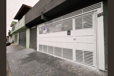 Casa para alugar com 71m², 2 quartos e 2 vagas Casa para alugar com 71m², 2 quartos e 2 vagasFachada