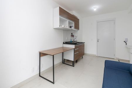 Sala/ Cozinha de apartamento para alugar com 1 quarto, 27m² em Campo Belo, São Paulo