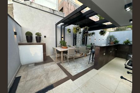 Casa de condomínio para alugar com 330m², 4 quartos e 2 vagasChurrasqueira