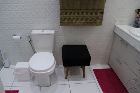 Casa de condomínio para alugar com 330m², 4 quartos e 2 vagasBanheiro da Suíte 4