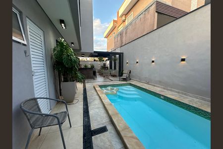 Casa de condomínio para alugar com 330m², 4 quartos e 2 vagasPiscina