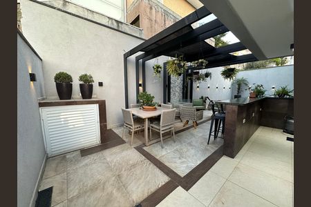 Casa de condomínio para alugar com 330m², 4 quartos e 2 vagasChurrasqueira