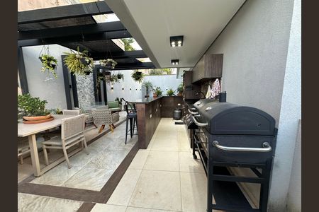 Casa de condomínio para alugar com 330m², 4 quartos e 2 vagasChurrasqueira