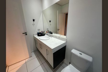 Casa de condomínio para alugar com 330m², 4 quartos e 2 vagasBanheiro da Suíte 3