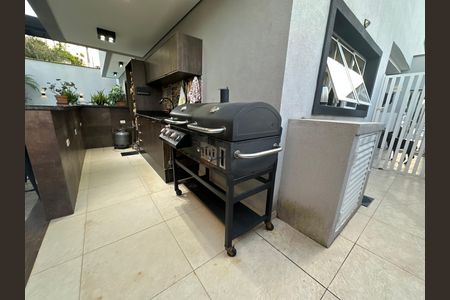 Casa de condomínio para alugar com 330m², 4 quartos e 2 vagasChurrasqueira