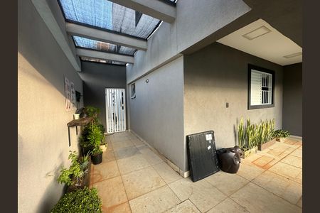 Casa de condomínio para alugar com 330m², 4 quartos e 2 vagasQuintal