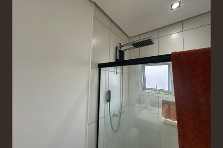 Casa de condomínio para alugar com 330m², 4 quartos e 2 vagasBanheiro da Suíte 3