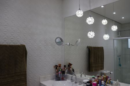 Casa de condomínio para alugar com 330m², 4 quartos e 2 vagasBanheiro da Suíte 4