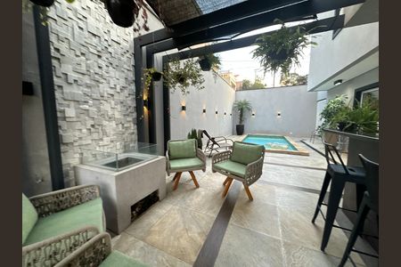 Casa de condomínio para alugar com 330m², 4 quartos e 2 vagasVaranda