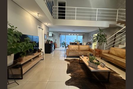 Casa de condomínio para alugar com 330m², 4 quartos e 2 vagasSala
