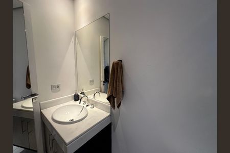Casa de condomínio para alugar com 330m², 4 quartos e 2 vagasBanheiro da Suíte 2