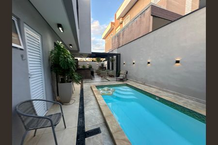 Casa de condomínio para alugar com 330m², 4 quartos e 2 vagasPiscina