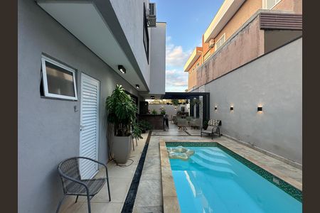 Casa de condomínio para alugar com 330m², 4 quartos e 2 vagasPiscina