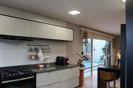 Casa de condomínio para alugar com 330m², 4 quartos e 2 vagasCozinha
