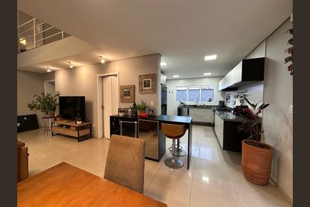 Casa de condomínio para alugar com 330m², 4 quartos e 2 vagasCozinha