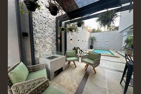 Casa de condomínio para alugar com 330m², 4 quartos e 2 vagasVaranda