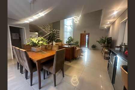 Casa de condomínio para alugar com 330m², 4 quartos e 2 vagasSala de Jantar