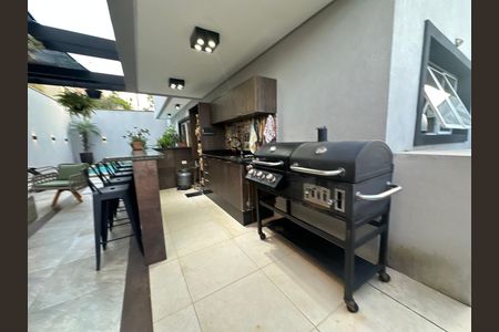 Casa de condomínio para alugar com 330m², 4 quartos e 2 vagasChurrasqueira