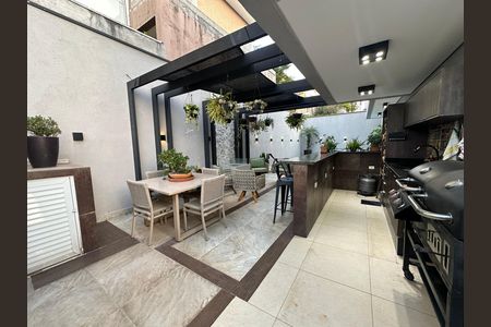 Casa de condomínio para alugar com 330m², 4 quartos e 2 vagasChurrasqueira