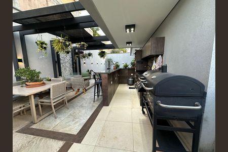 Casa de condomínio para alugar com 330m², 4 quartos e 2 vagasChurrasqueira