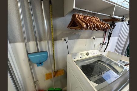 Casa de condomínio para alugar com 330m², 4 quartos e 2 vagasÁrea de Serviço