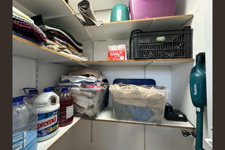 Casa de condomínio para alugar com 330m², 4 quartos e 2 vagasDespensa