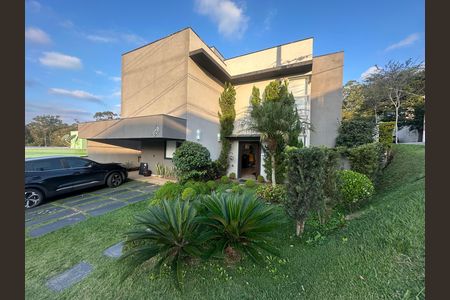 Casa de condomínio para alugar com 330m², 4 quartos e 2 vagasFachada