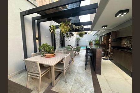 Casa de condomínio para alugar com 330m², 4 quartos e 2 vagasChurrasqueira