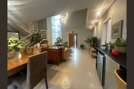 Casa de condomínio para alugar com 330m², 4 quartos e 2 vagasSala