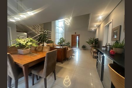 Casa de condomínio para alugar com 330m², 4 quartos e 2 vagasSala de Jantar
