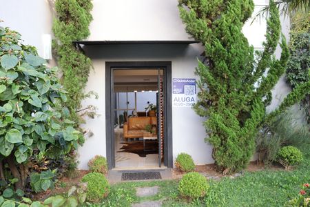Casa de condomínio para alugar com 330m², 4 quartos e 2 vagasFachada