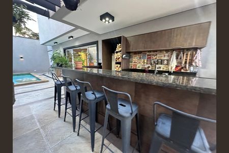 Casa de condomínio para alugar com 330m², 4 quartos e 2 vagasChurrasqueira