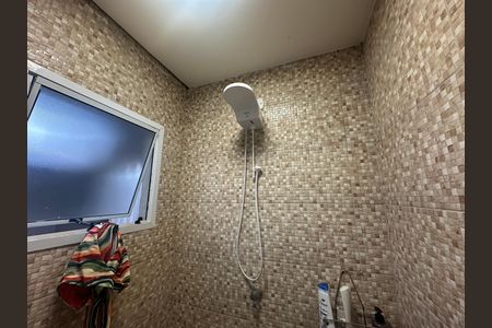 Casa de condomínio para alugar com 330m², 4 quartos e 2 vagasBanheiro da Suíte 1